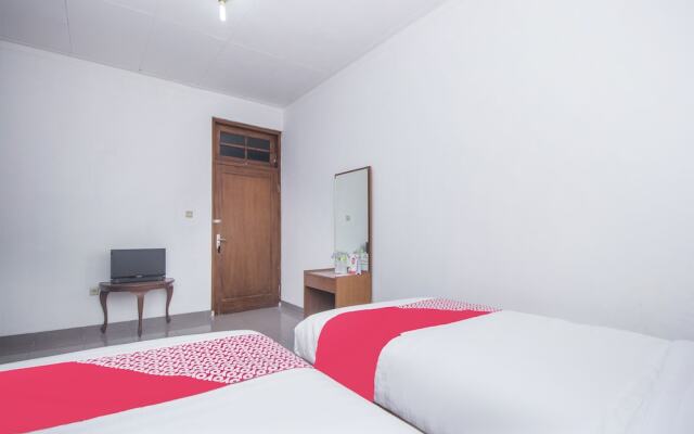 Super OYO 759 Hotel Dewi Sri