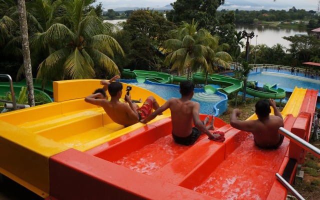 Bukit Merah Laketown Resort