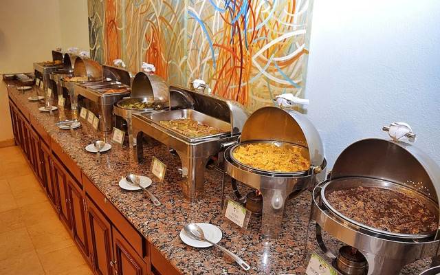 Astur Hotel y Suites