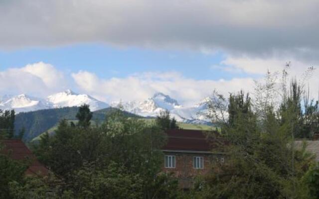 Bed & Breakfast Nice in Karakol