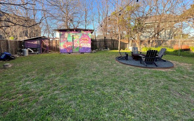 East Austin Bungalow With Music Studio Firepit