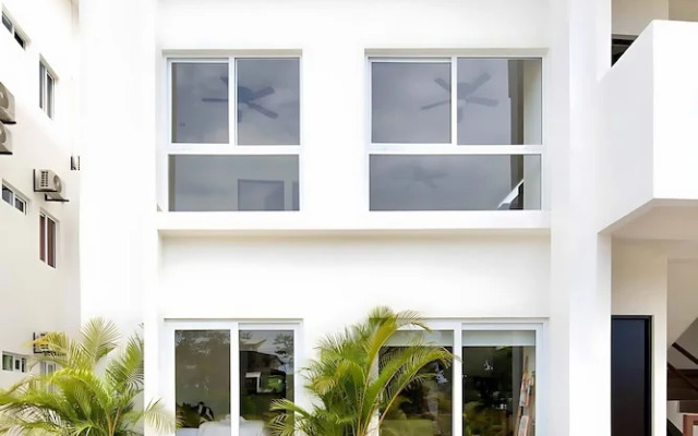 Upstay - Modern Jaco Beach Apartment With Pool