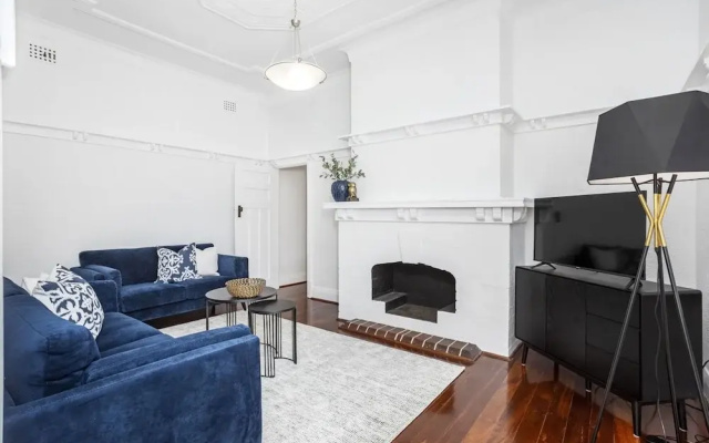 Chic Semi-detached 2-bed Home With Outdoor Dining