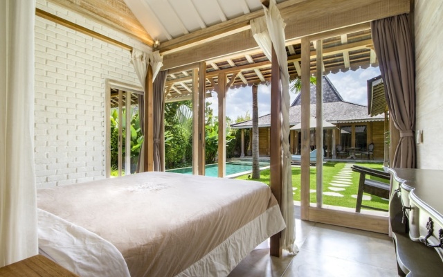 Peaceful Affordable 3 Bedrooms Private Pool Villa Near Seminyak – Guest Rooms – Kerobokan Kelod
