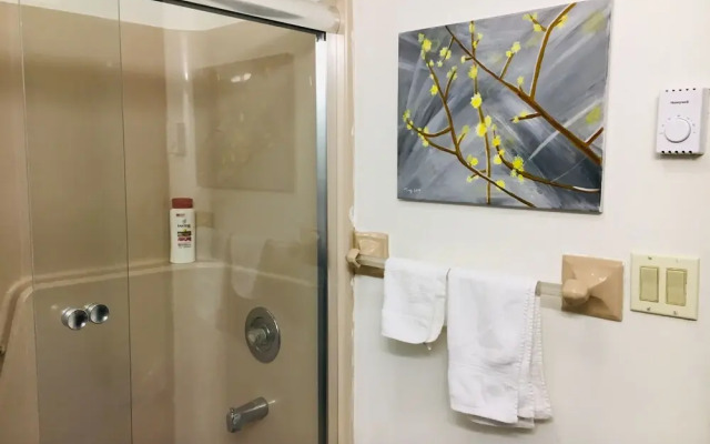 Beautiful Lakeside House Near Camelback