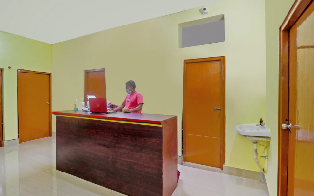 OYO 76211 Honey Regency