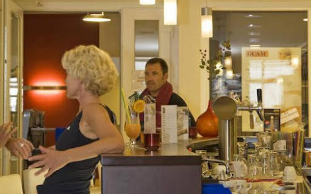Matchpoint Hotel