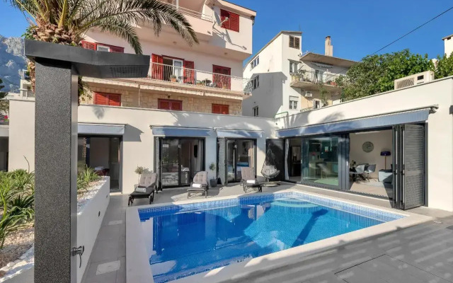 Lulani pool apartment