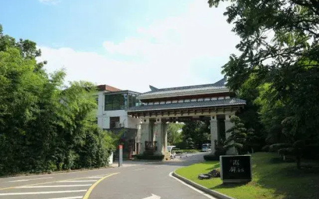 Pujin Hotel (Wuhan High Speed Railway Station Happy Valley Branch)
