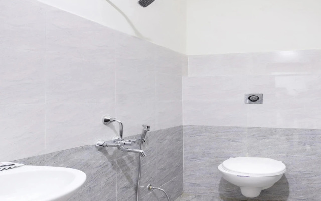 Hotel Cherry Wood by OYO Rooms