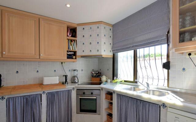 Superb beachfront villa with guest house 50m opposite