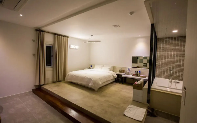 The Zenith Hotel