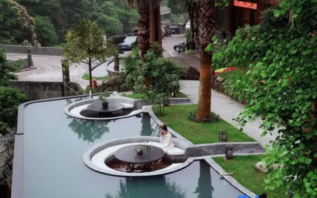 Yulongshan Dong Spring Resort