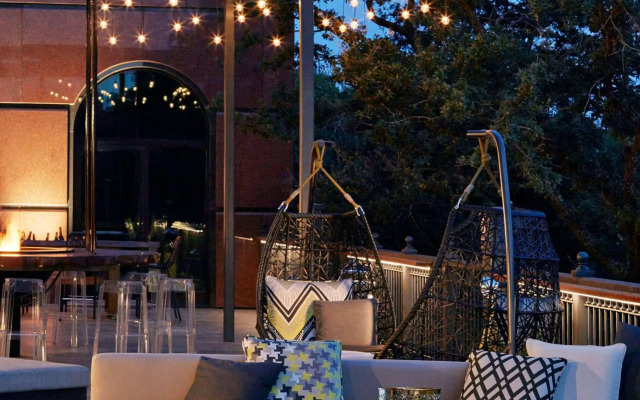 Renaissance Austin Hotel