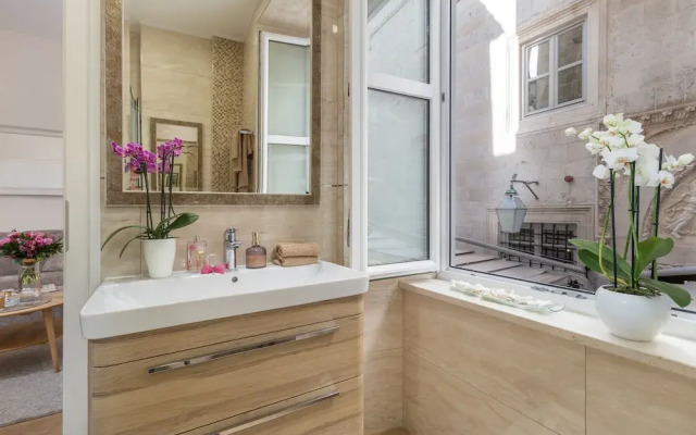 Apartments and rooms Perla