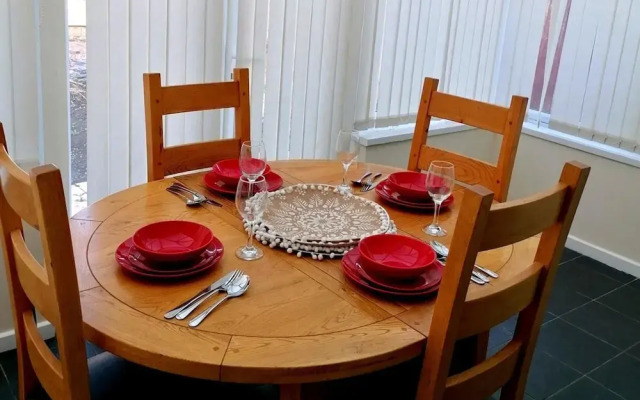 Charming 3BR House - Wifi, Parking, Pet Friendly
