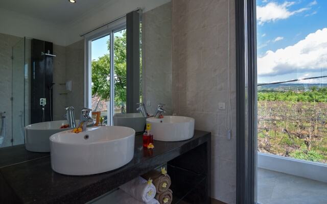 Villa Lovina Beach 2