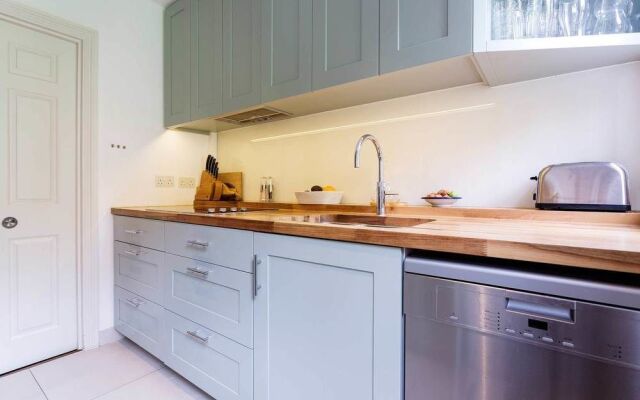 Elegant Home near Kensington High Street