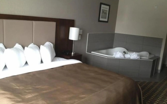 Carlyle Western Star Inn & Suites
