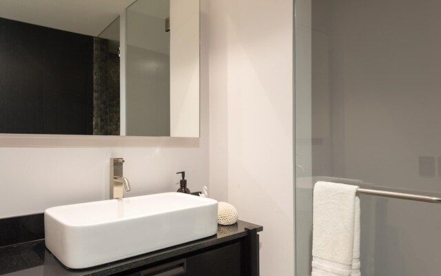 Sailview 703 Romantic Zone Rooftop Pool Ocean Views