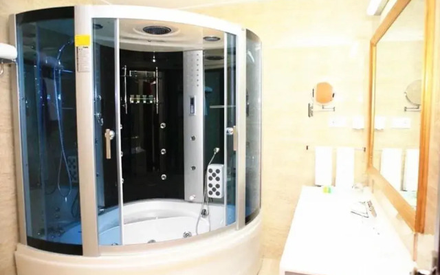 White Clouds Hotel - Dalian