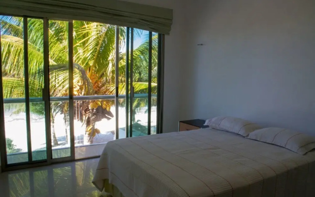 Piña Beach House in San Benito Beach