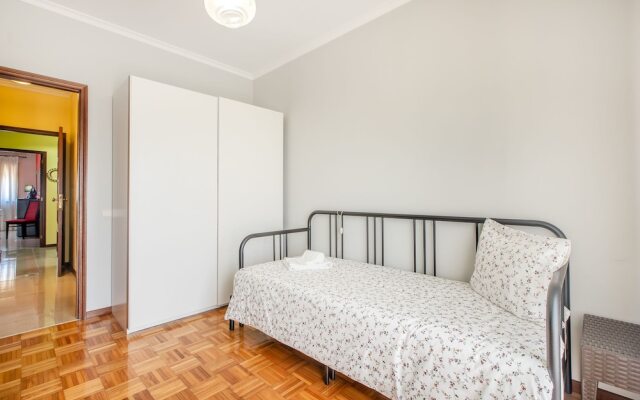 Espinho Family Stays Apartment