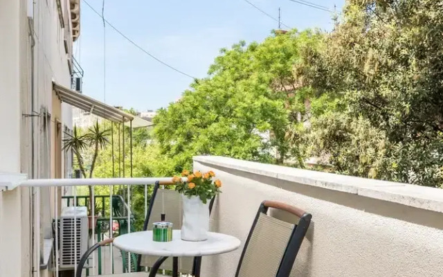 Down Town Apartment With Balconies