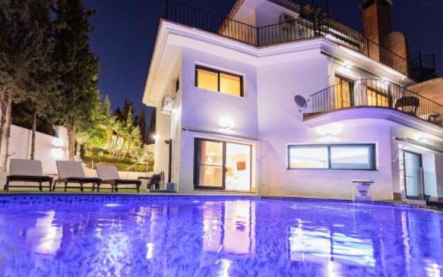 N&A Benalmádena Stunning 2bdr Villa with Sea Views