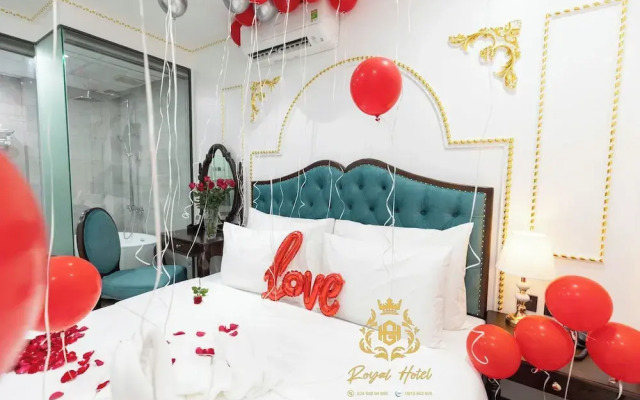Royal Hotel Me Tri Ha