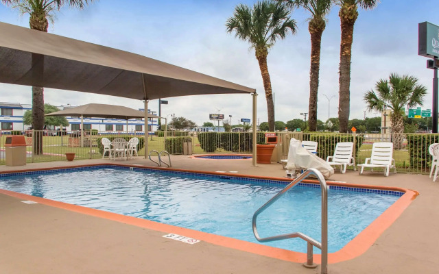 Quality Inn & Suites I-35 near Frost Bank Center