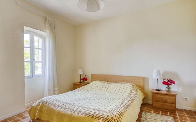 Quaint Holiday Home in Rustrel With Swimming Pool