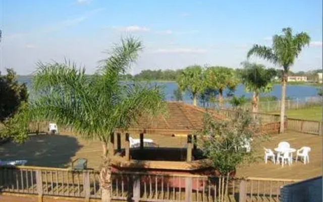 Regal Grand Lakeside Inn