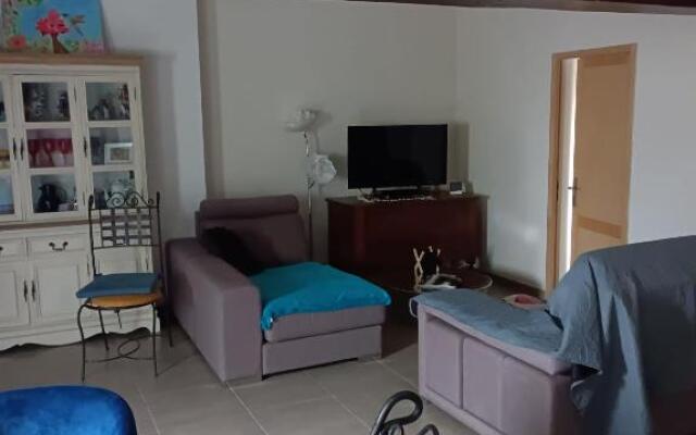 Petite Maison de Ville Toute Equipee