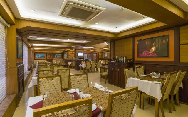 Base 9 Airport Hotel