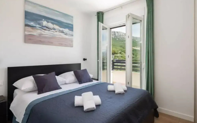 Shimmering Sea Apartment With Terrace