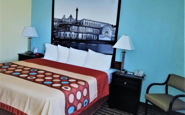 Super 8 by Wyndham Des Moines
