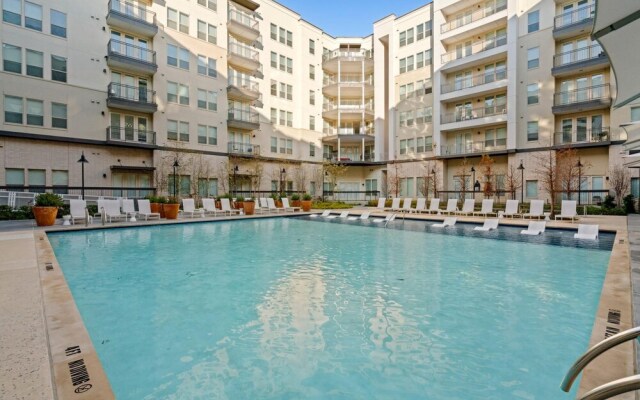 Arlington Sophisticated Studio Apartment