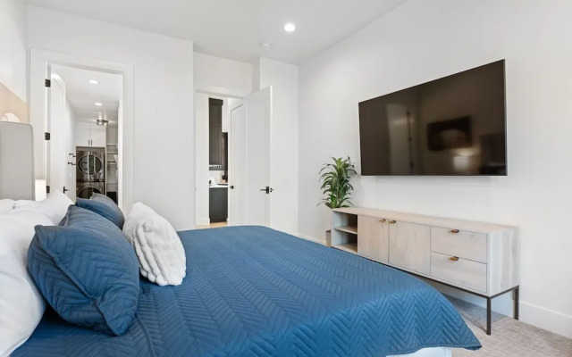 The Dugout 8 Bedroom Home