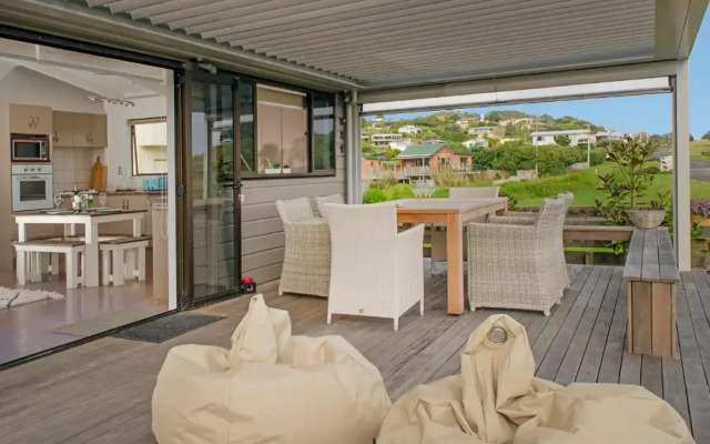 Beachside Beauty - Kuaotunu Holiday Home