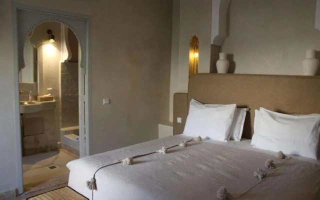 Riad Emberiza Sahari