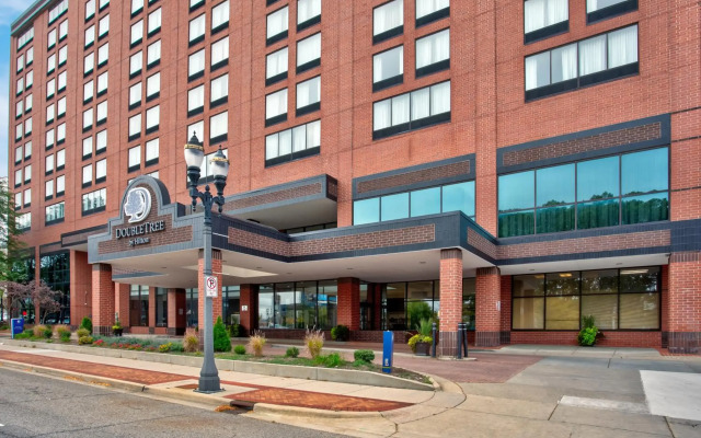 DoubleTree by Hilton Lansing