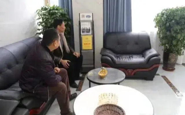 Six Day Business Hotel