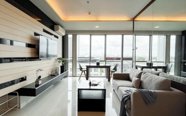 Spacious and Comfy Big Studio Apartment at Kemang Mansion