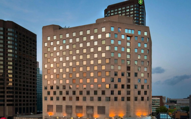 DoubleTree by Hilton Montreal