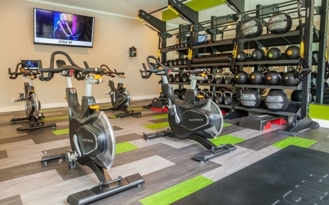 Eastside 1 & 2 BR Apts with balcony by Frontdesk