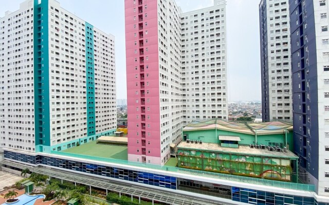 Modern And Classic 2Br At Green Pramuka City Apartment