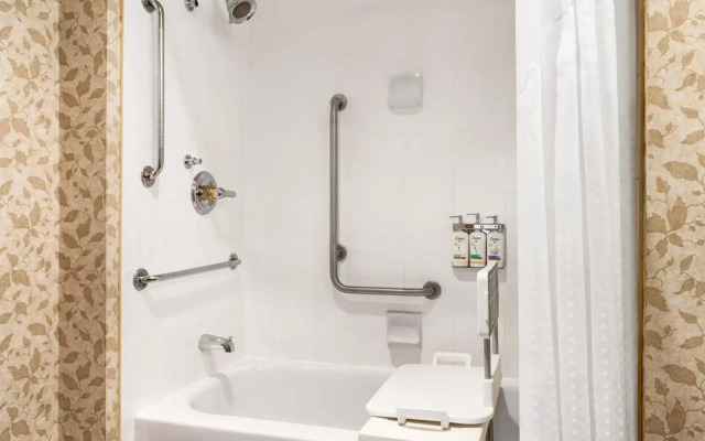 Holiday Inn Hotel & Suites North Vancouver by IHG