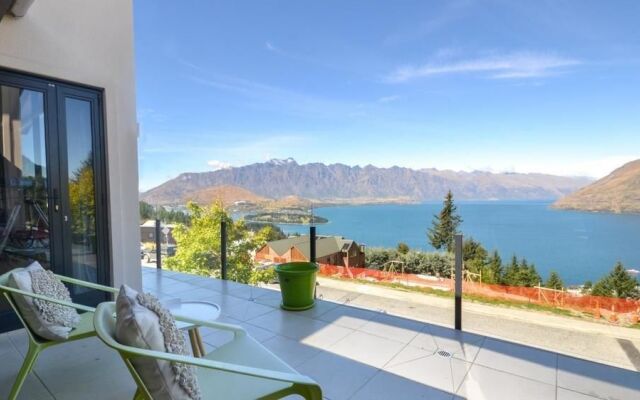 Aries Lake View Villa