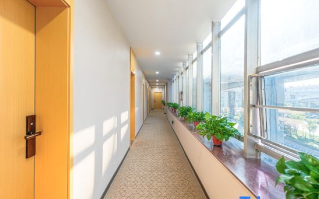 Shell Hotel (Jinan Qilu Hospital Provincial Sports Center)